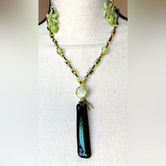 Source Unknown Jewelry - Glass bead necklace lime + w/black pendant